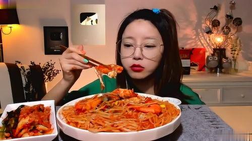 韩国网红姐吃粉条,趣味横生瞬间引网友热议
