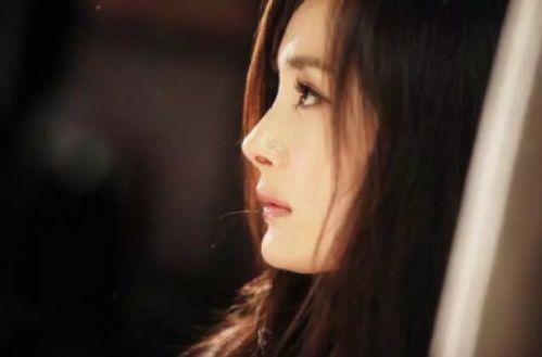 女明星侧面照片,探寻女明星侧颜绝美瞬间