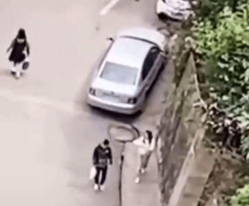 男子阳台吃瓜事件,男子吃瓜事件引发社会热议